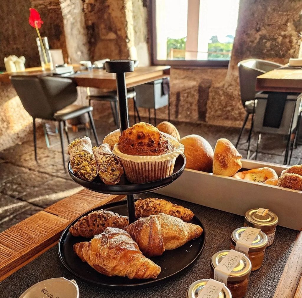 Brunch In sicily, 3-wick